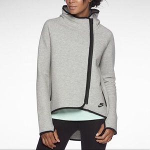 Nike Tech Cape